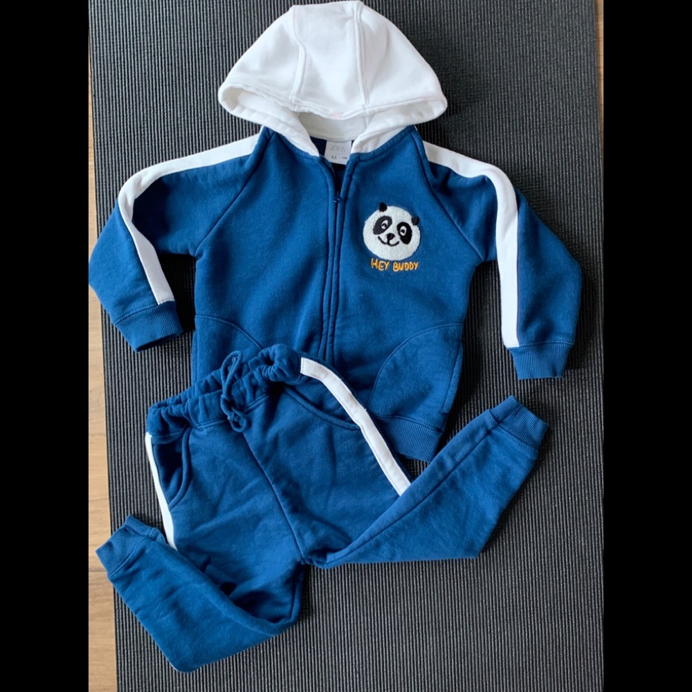 Zara 🐼 set of sweater and jogger size 3T